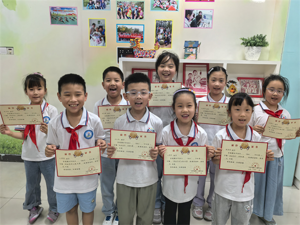 学生获奖图片1.jpg